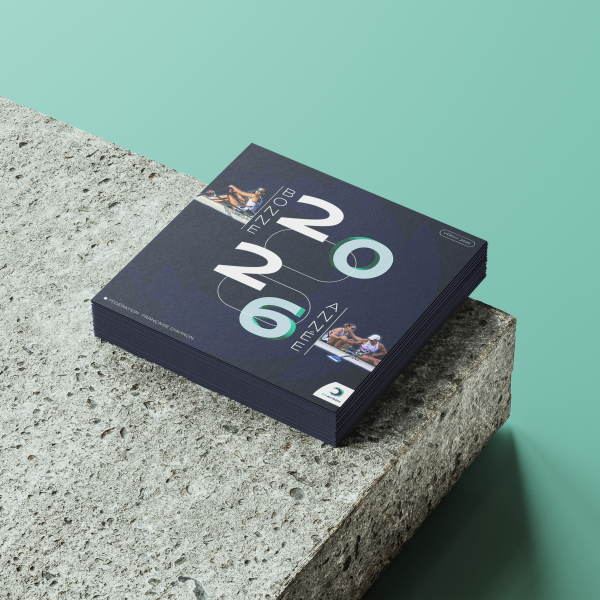 Free_Square_Business_Card_Mockup_2